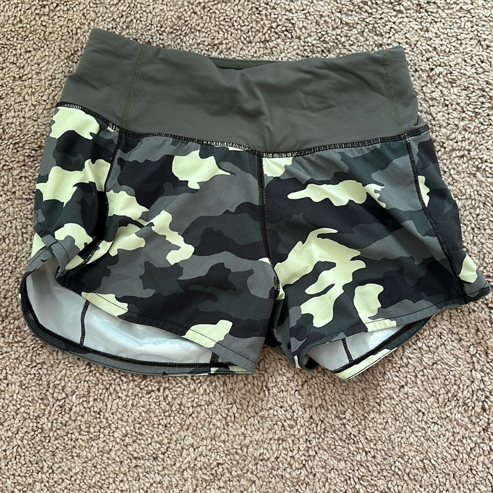 Lululemon 2.5” Hotty Hots